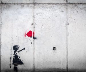 6iM5GOht664 Mädchen mit Herzluftballon 6iM5GOht664 Mädchen mit Herzluftballon